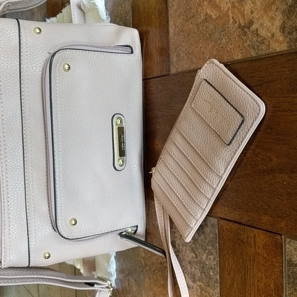 Nicole Miller Pink shoulder bag. B6 - Picture 5 of 10